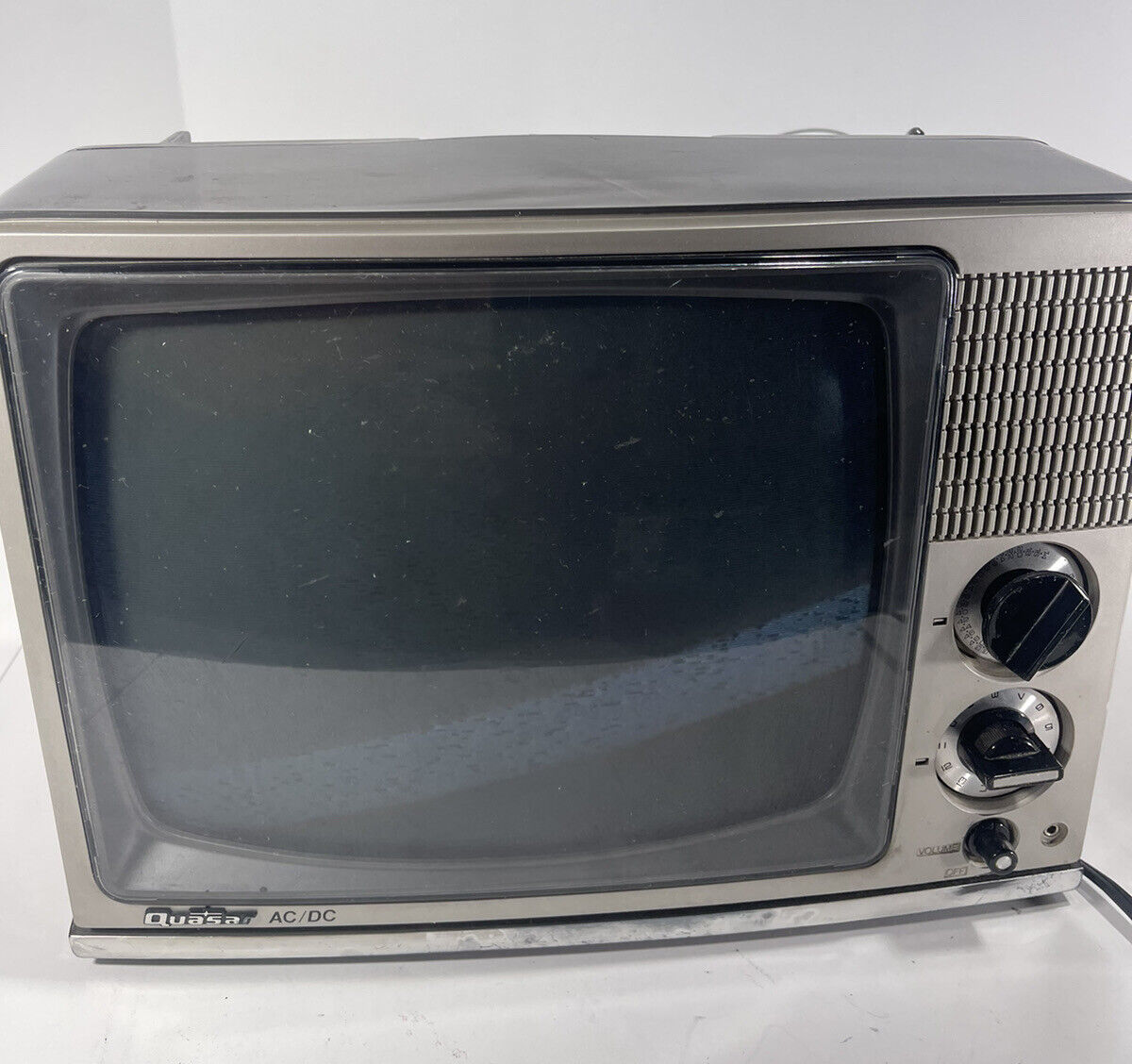 Vintage Mid Century MCM 1981 Quasar Television TV XP3234TA USA